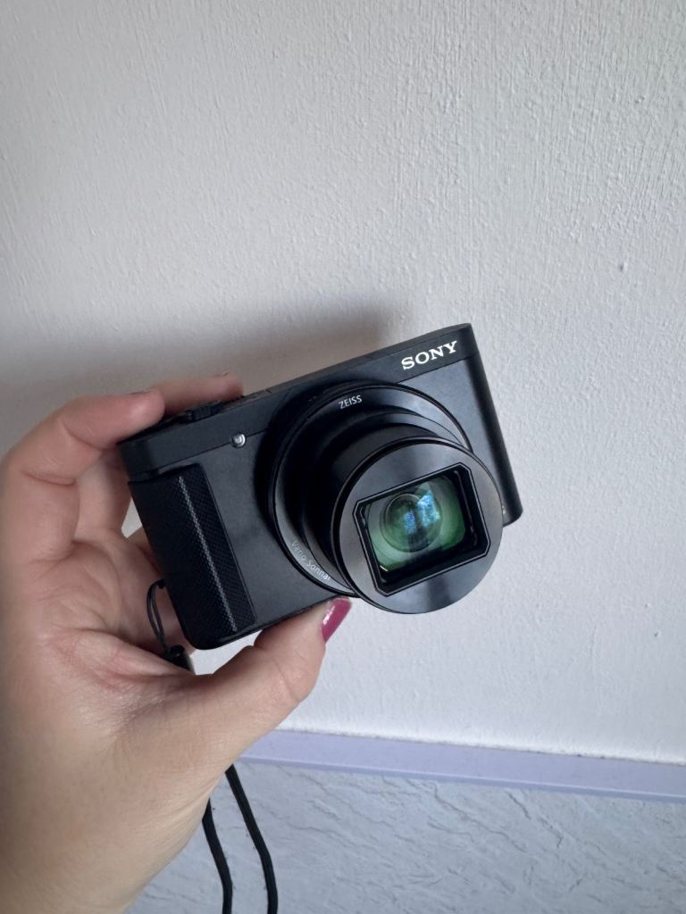 Sony Cybershot DSC- HX90 Camera 