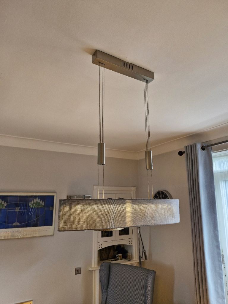 Rise and fall pendant light bar