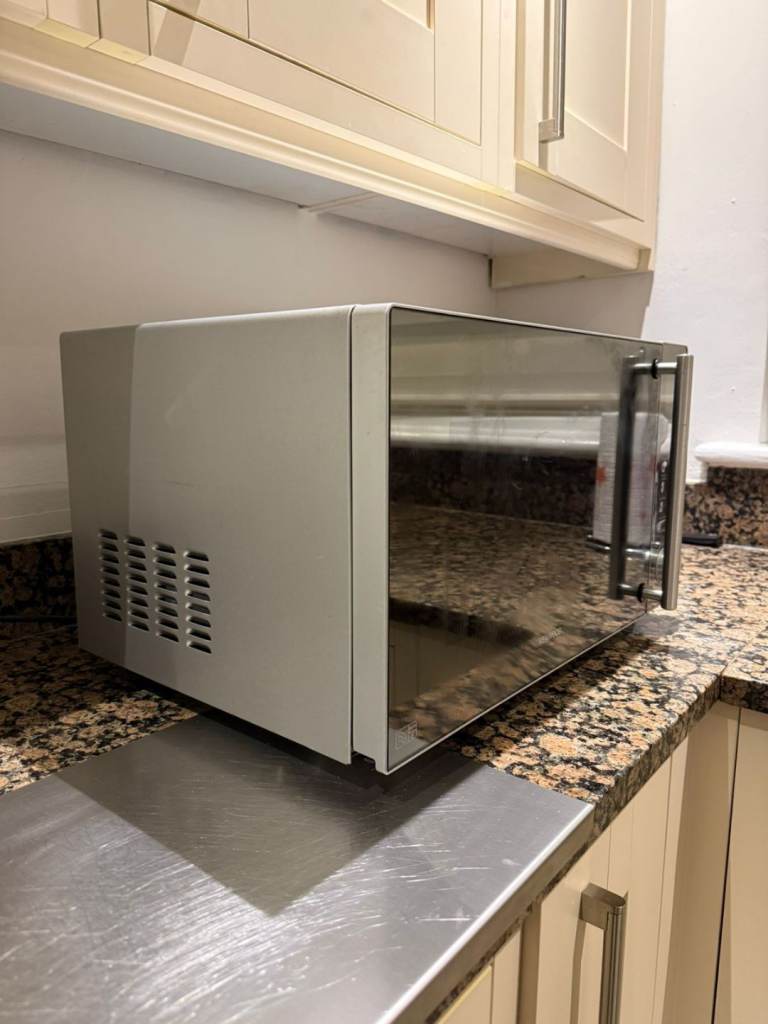 ** Kenwood Microwave 900W - K25MMS14 **