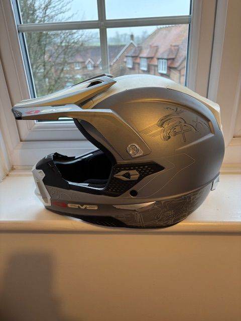 Motocross Dirtbike helmet. EVS Takt. Size Large/59 cms