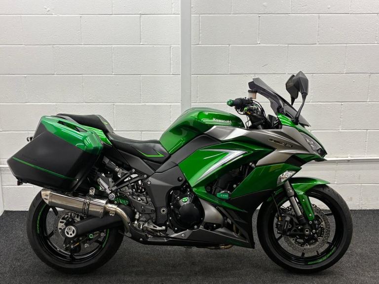 KAWASAKI Z1000SX ** ONLY 1817 MILES! - PANNIERS - DELKEVIC - 12 MONTHS MOT **