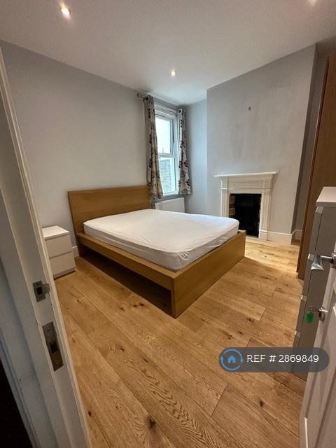 1 bedroom in Courtney Road, London, SW19 (#2869849)