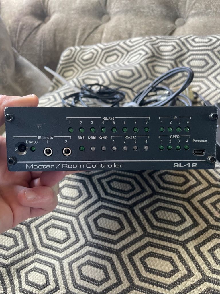 Master / Room Controller 1 2 IR 3 4 PROGRAM SL-12