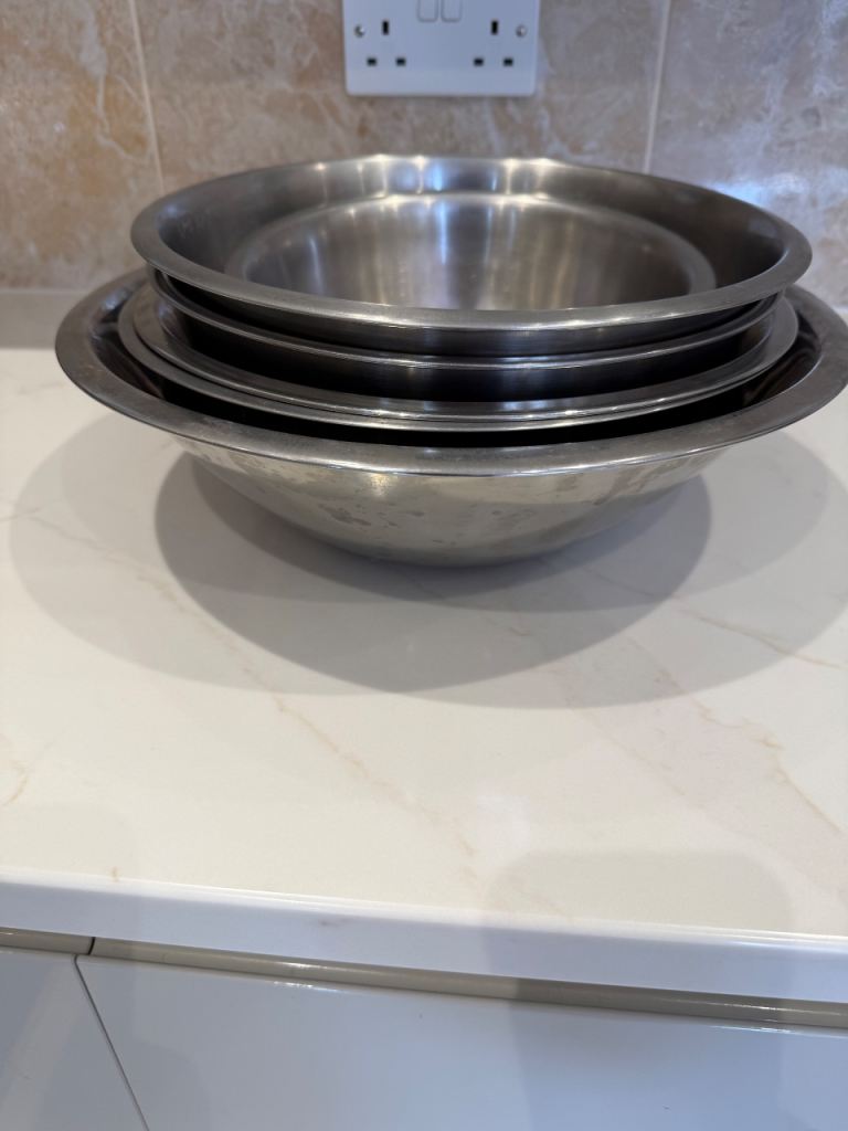 Set of 7 Stainless Steel Mixing Bowls – Various Sizes