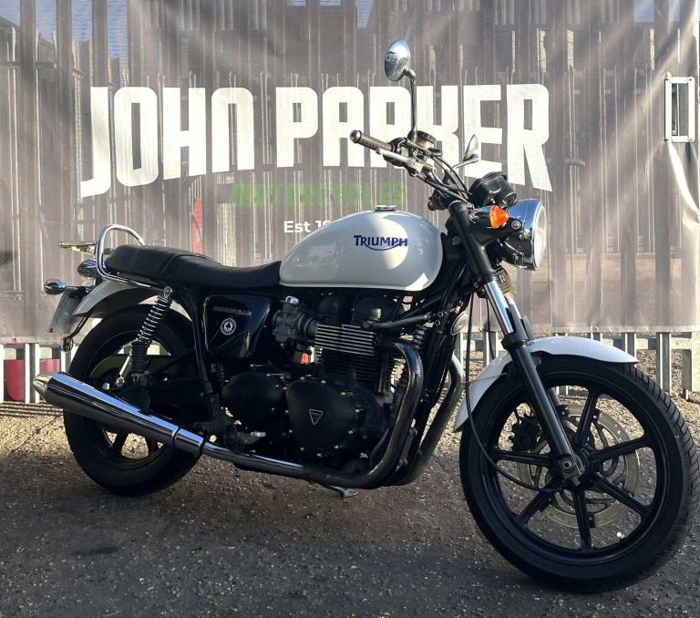2010 Triumph Bonneville 865cc White Modern Classic Motorcycle