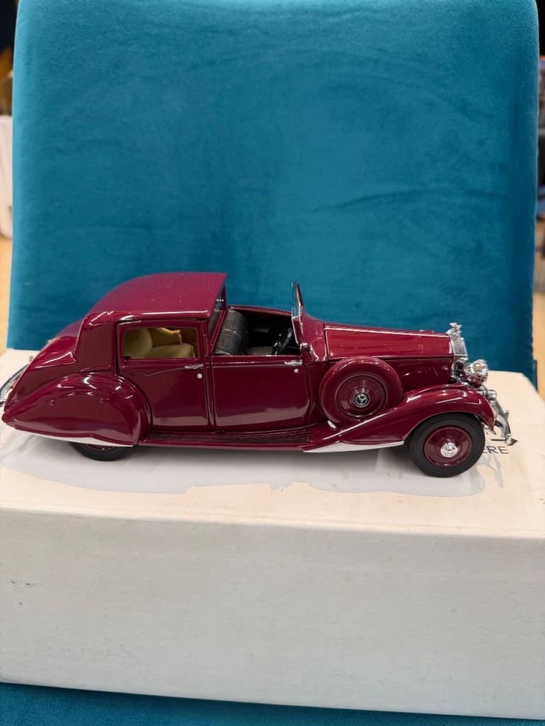 Danbury Mint 1938 Rolls Royce Phantom III Model Car 