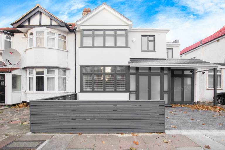 4 Bedrooms House Available To Rent On Burnley Road, Dollis Hill, NW10 