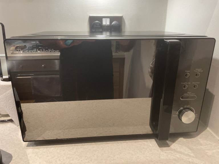 Russell Hobbs Mirror Finish Digital Microwave – 20L Black