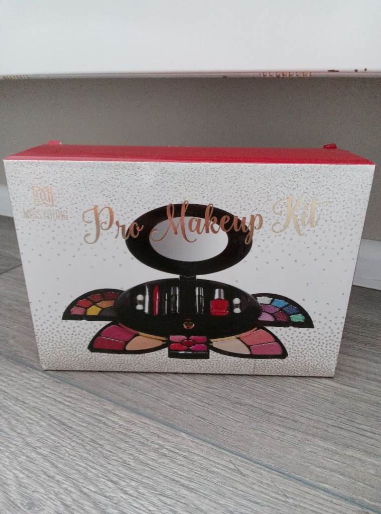 Miss Young Pro Makeup Kit – Brand New
