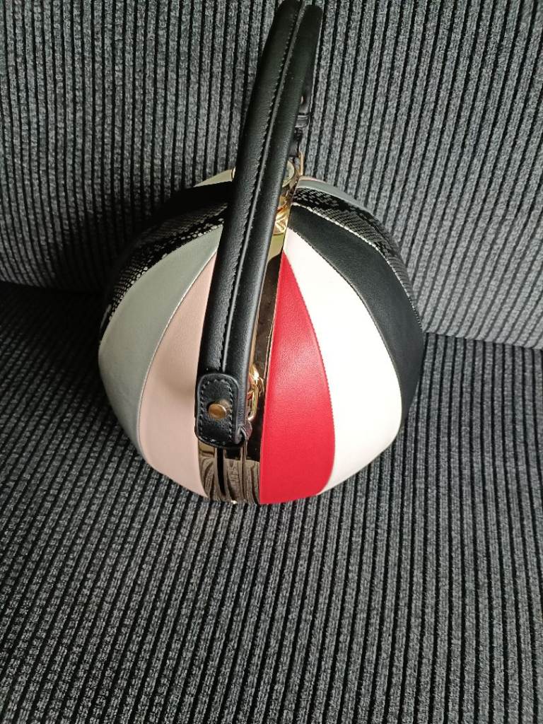 Brand 🆕 ladies handbag shape of a beach ball 