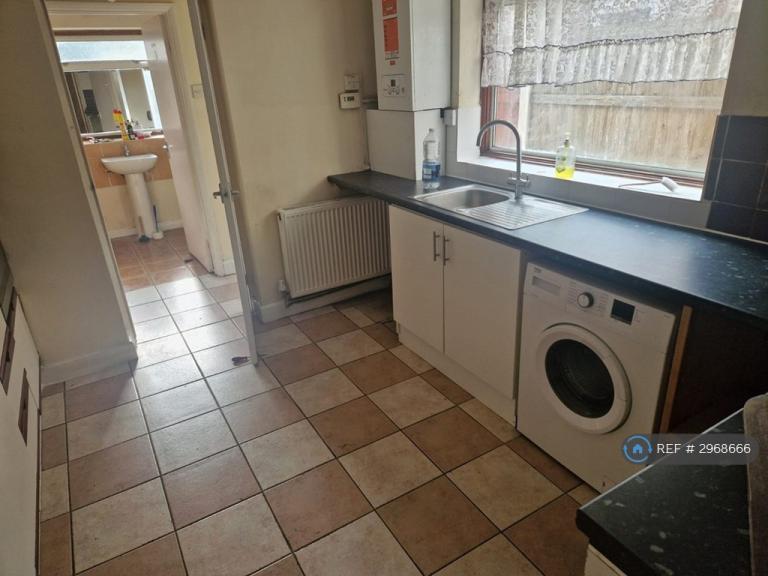 3 bedroom house in London, London, E6 (3 bed) (#2968666)