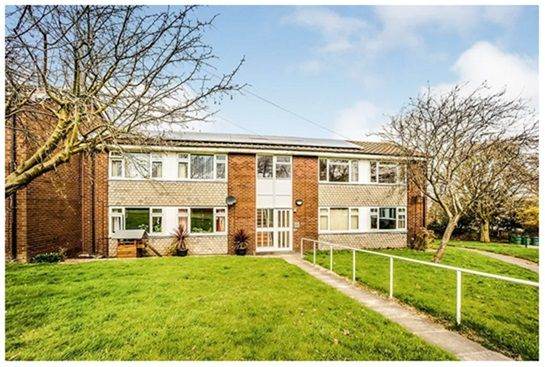 Spacious 1 Bed first floor Flat, Almondury, HD5