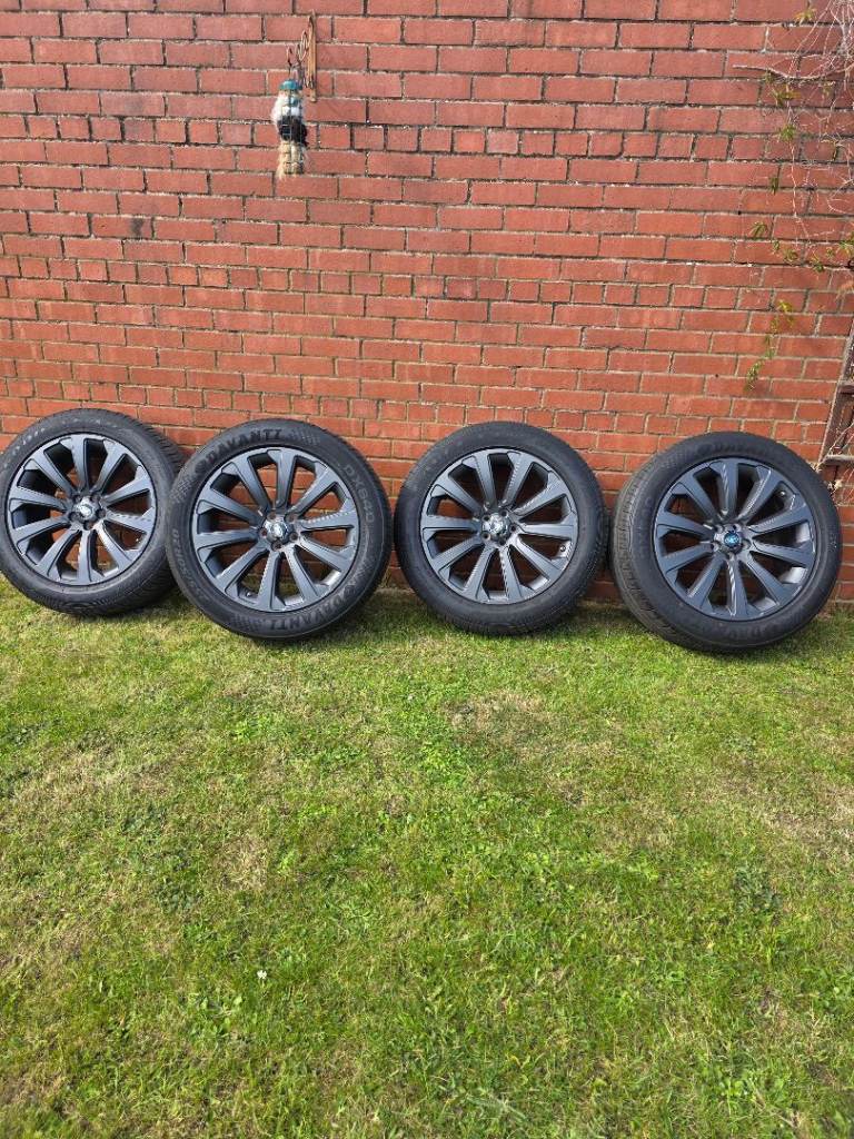 Velar/ evoque/jag/discovery sport wheels  and tyres
