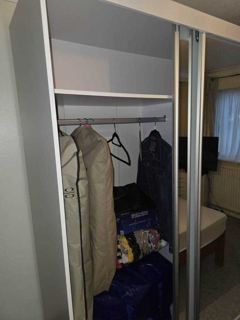 Large 3-Door Mirrored Sliding Wardrobe – Excellent Condition (Moving Sale)