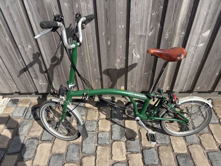 Brompton M3L Folding Bike in City Commuter Green (Low Usage) with Front Bag, Helmet and Accessories