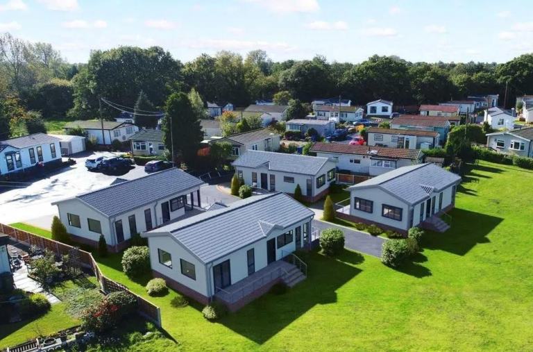 Stately Albion Wentwood in Cheadle  - Lodge / Caravan 