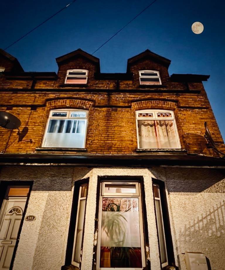 Small double room (bills incl.) 