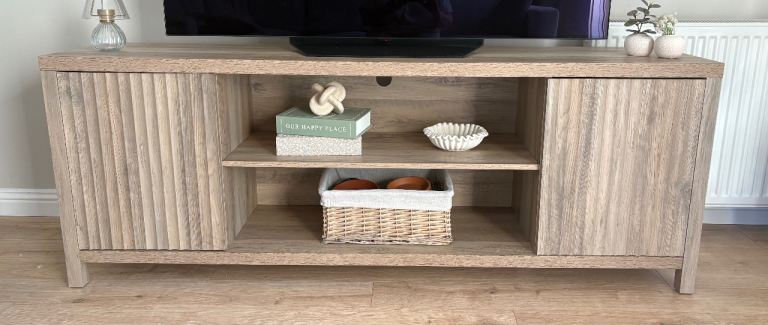 Wayfair TV Unit with Storage – Sand Oak