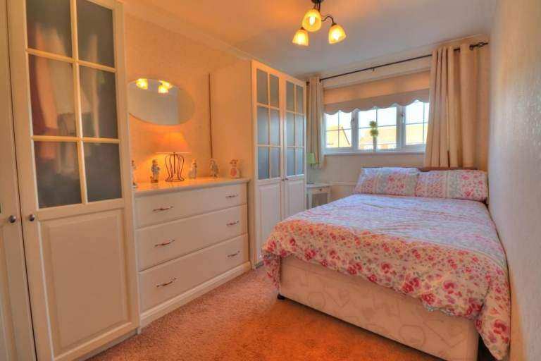 🌻Enjoy Privacy and Comfort | Bright Double Room in Bruce Grove, North London!