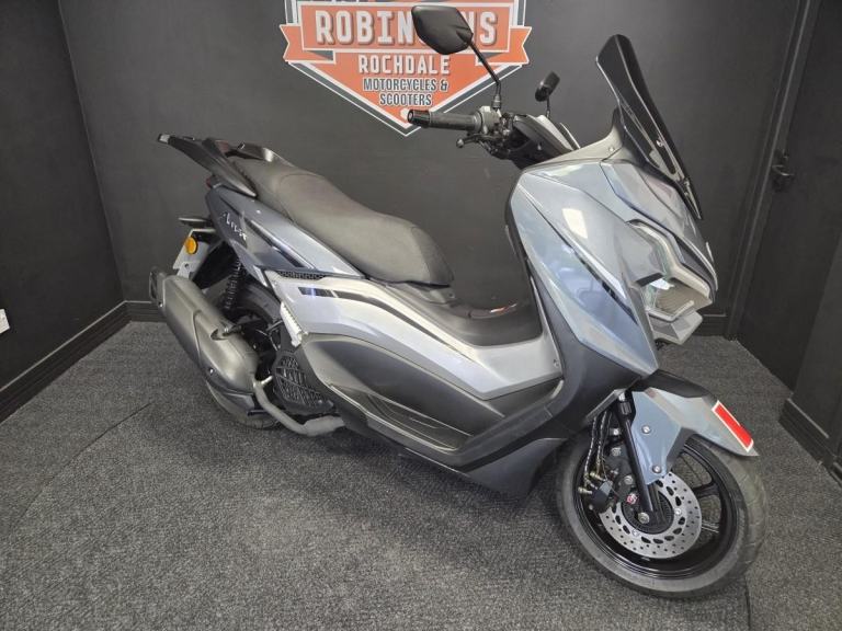 2025 MGB Amax in grey, one mature owner machine