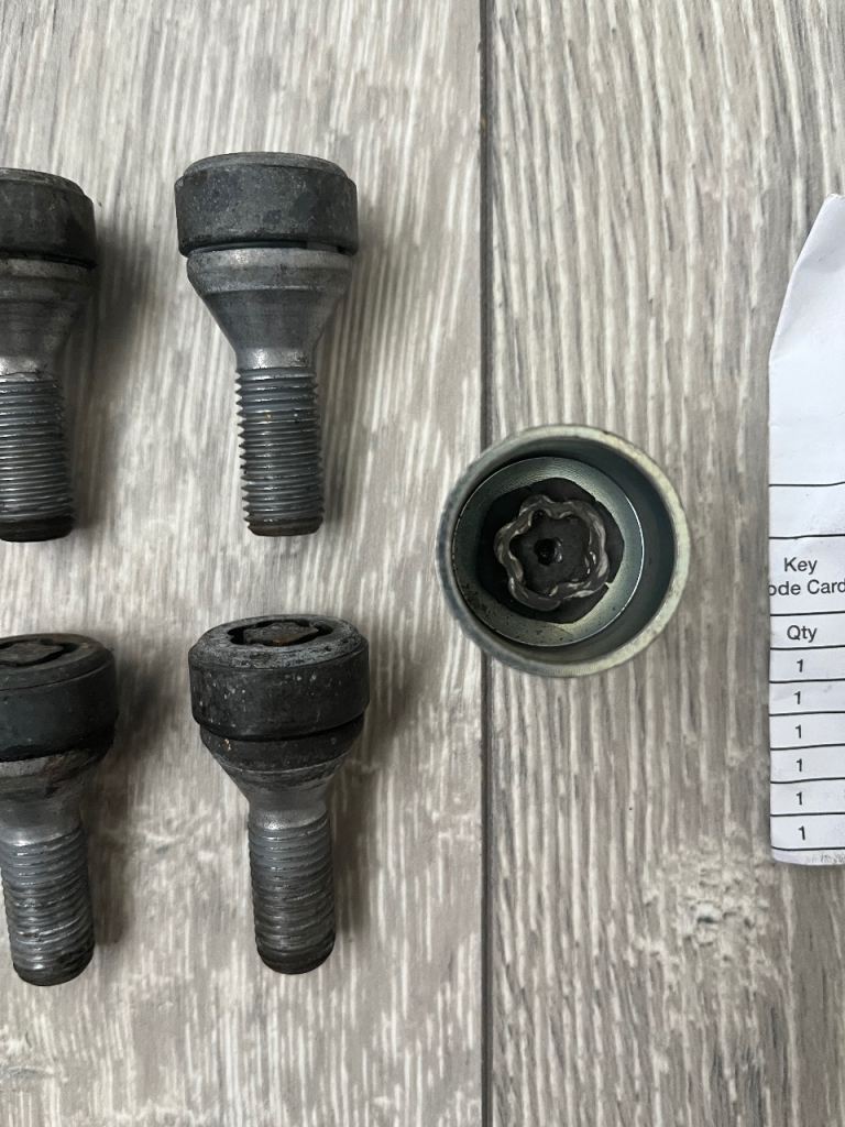 Genuine Nissan Qashqai Locking Wheel Nuts (Bolts)