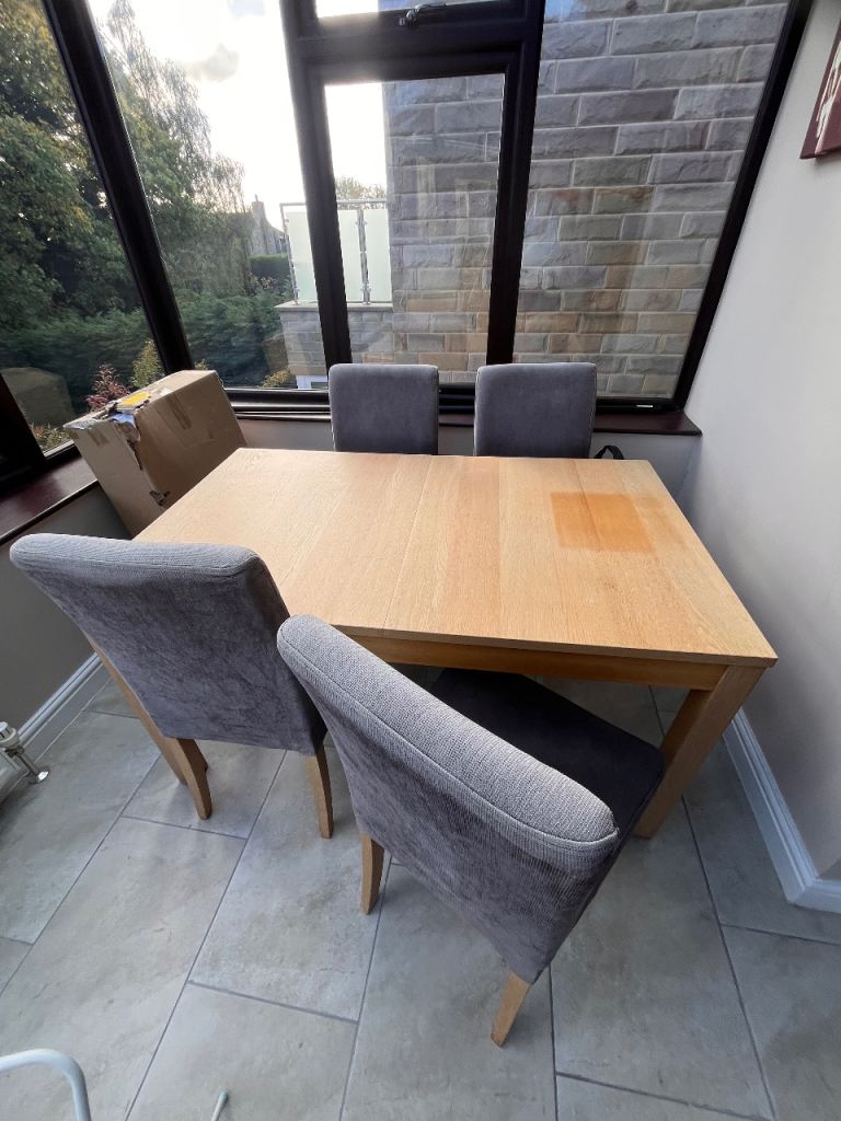 Dinng table and 4 chairs **reduced