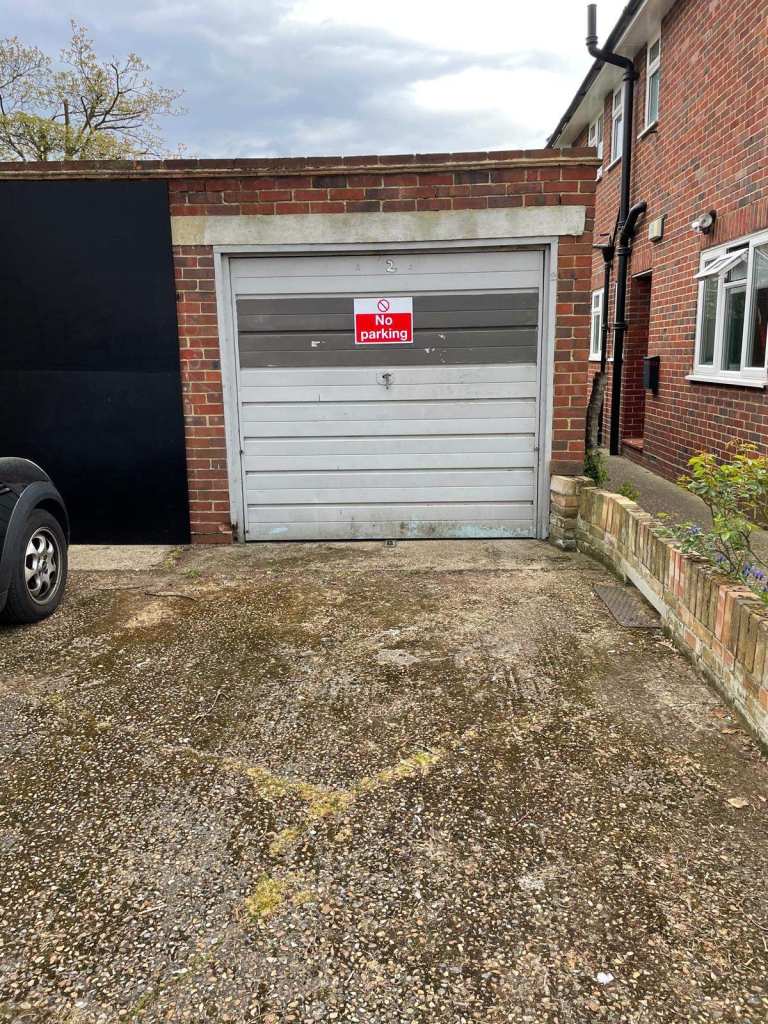 Lock-Up Garage & Front Parking Space To Rent 