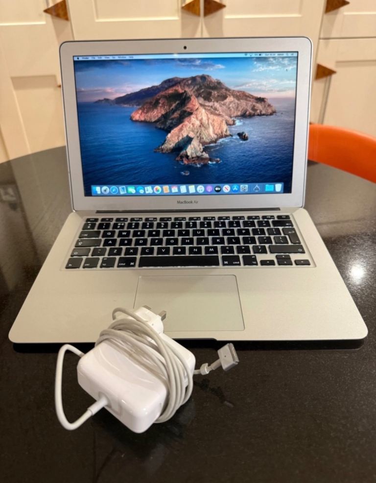 Apple MacBook Air - i5 - 4gb ram - 120gb ssd 