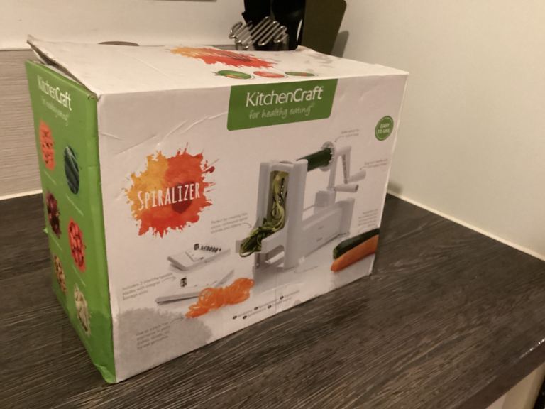 Kitchen spiral salad maker  