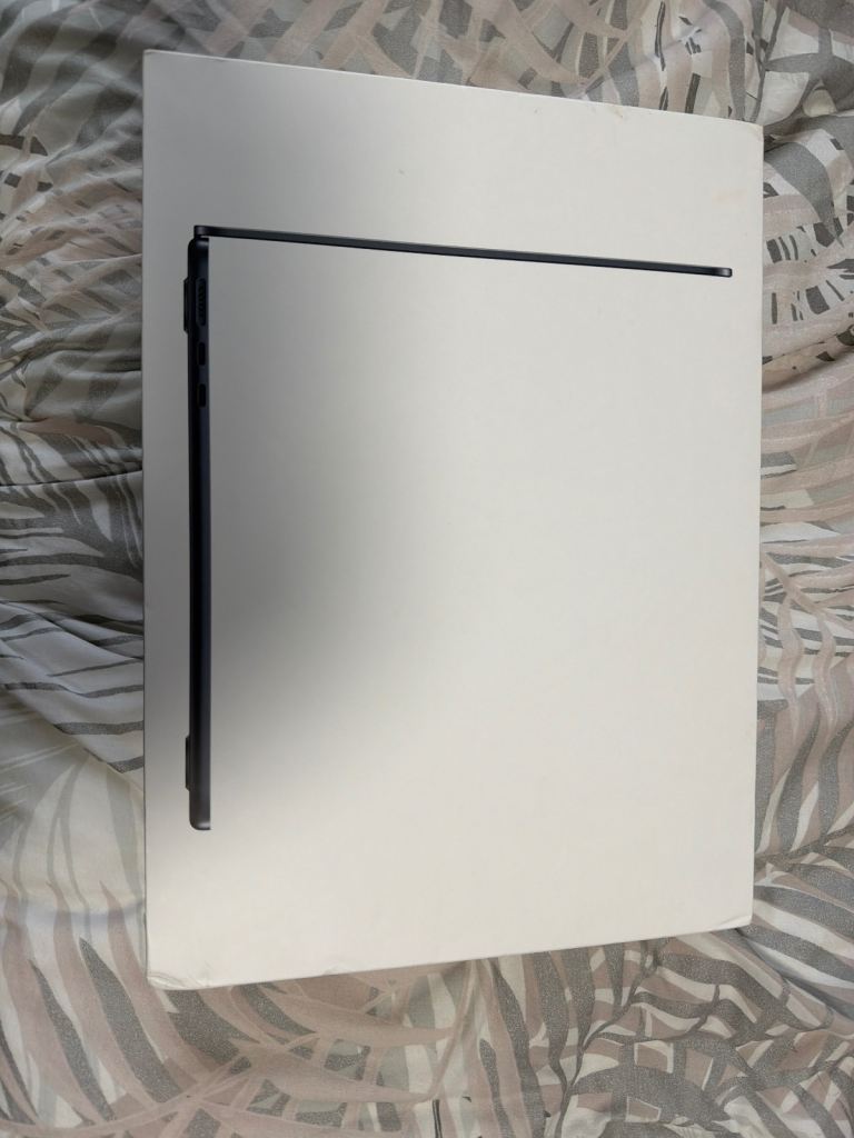 MacBook Air (13", 2025, M4 series) • QWERTY - English