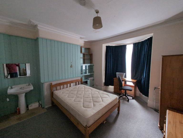 Double Room in Exeter Inc Bills