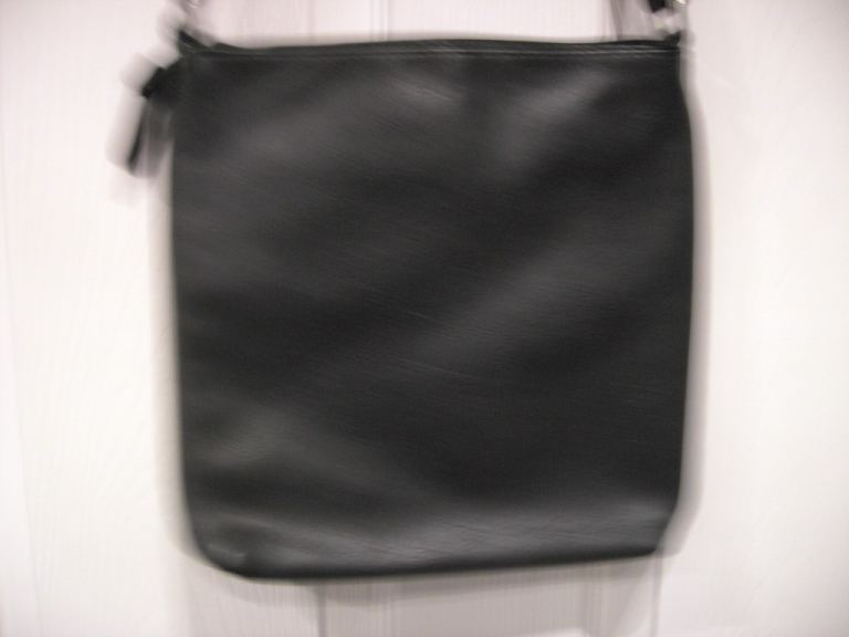 BLACK LEATHER CROSSOVER BAG 