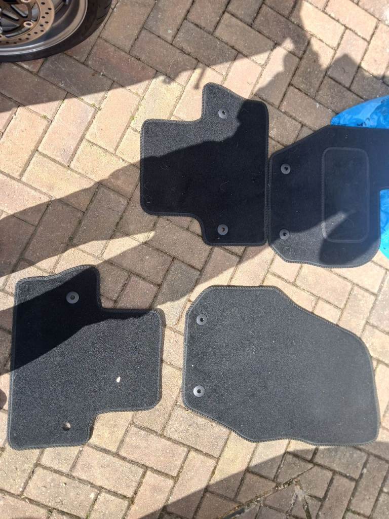 V60 Volvo complete 4 new car mats