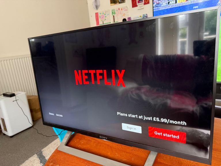 Sony Bravia KDL-32CX523 Tv works brilliantly with a fire stick or similar - with Sony Remote 32 inch
