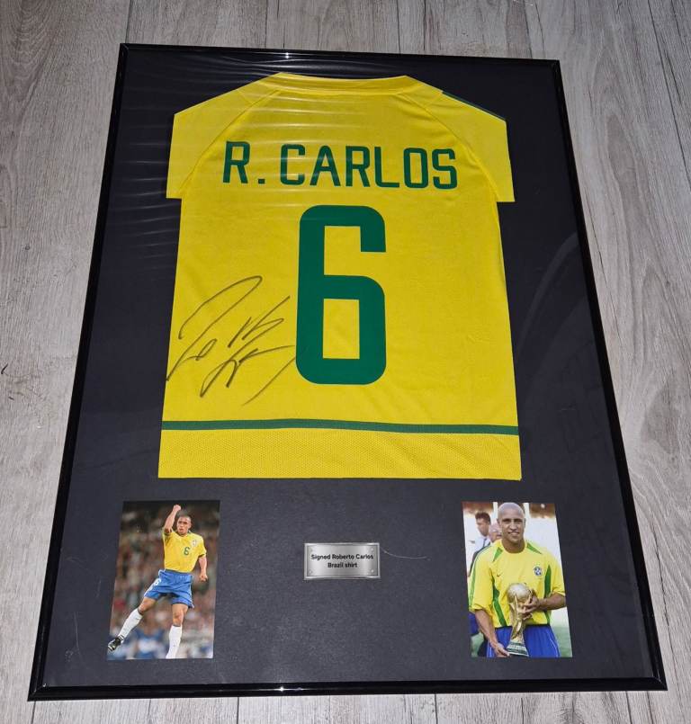 Signed football shirt. Roberto Carlos signed Brazil shirt in frame with proof and COA 