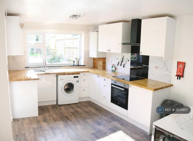 1 bedroom in Gaveston Close, Warwick, CV34 (#2831957)