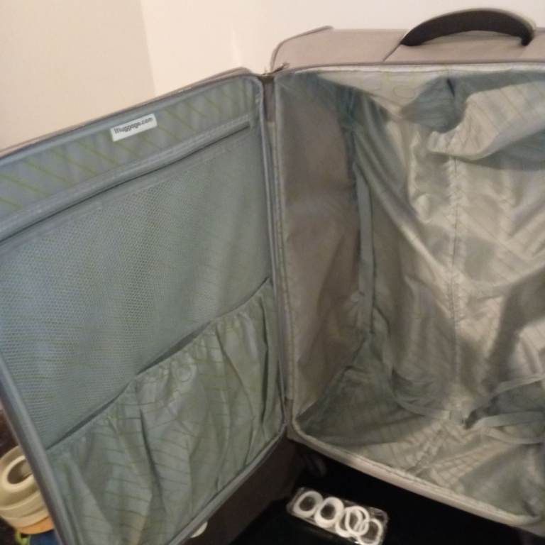 Big IT luggage suitcase 