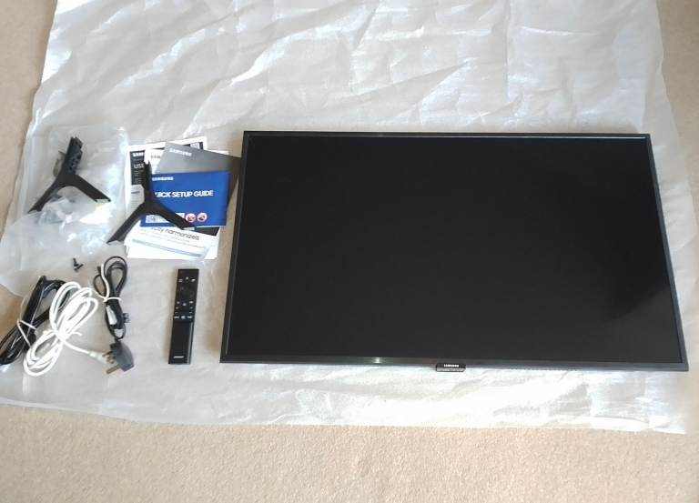 Samsung QE32Q50AEU QLED smart flatscreen TV, excellent condition, boxed