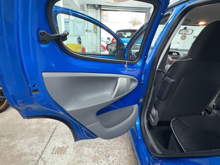 2009 Peugeot 107 1.0 Urban 5dr 2-Tronic HATCHBACK Petrol Automatic