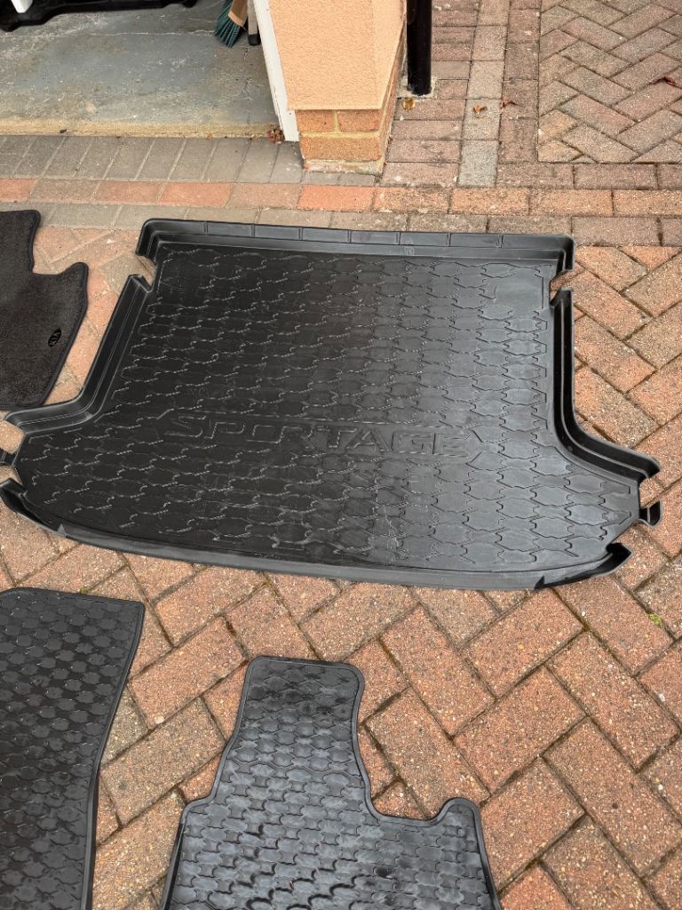 Genuine Kia Sportage boot tray liner x 2 sets Kia car mats - luxury pile & rubber