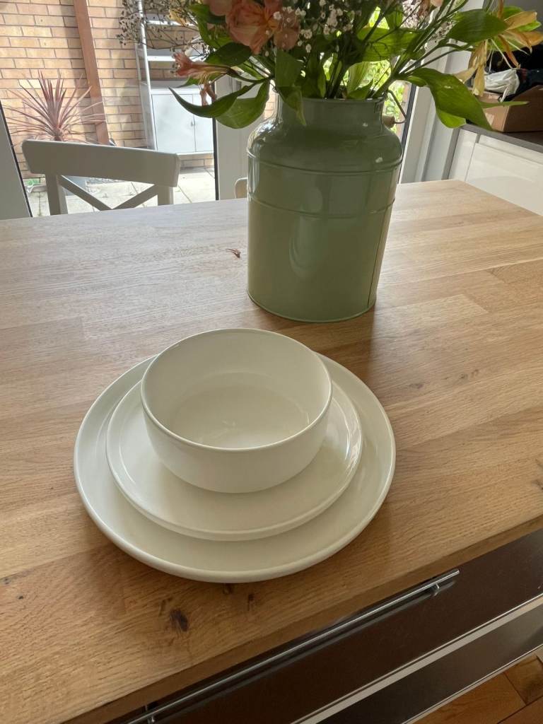 MALACASA Porcelain Dinnerware Set - White, As Good As New