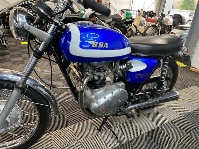 1971 BSA Lightning Twin Carburettor 650 cc Unit Construction, show condition, px