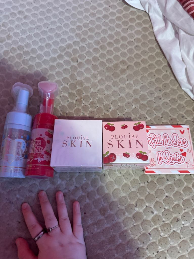 Big makeup  PLouise bundle all in great condition n not used still in boxes. 