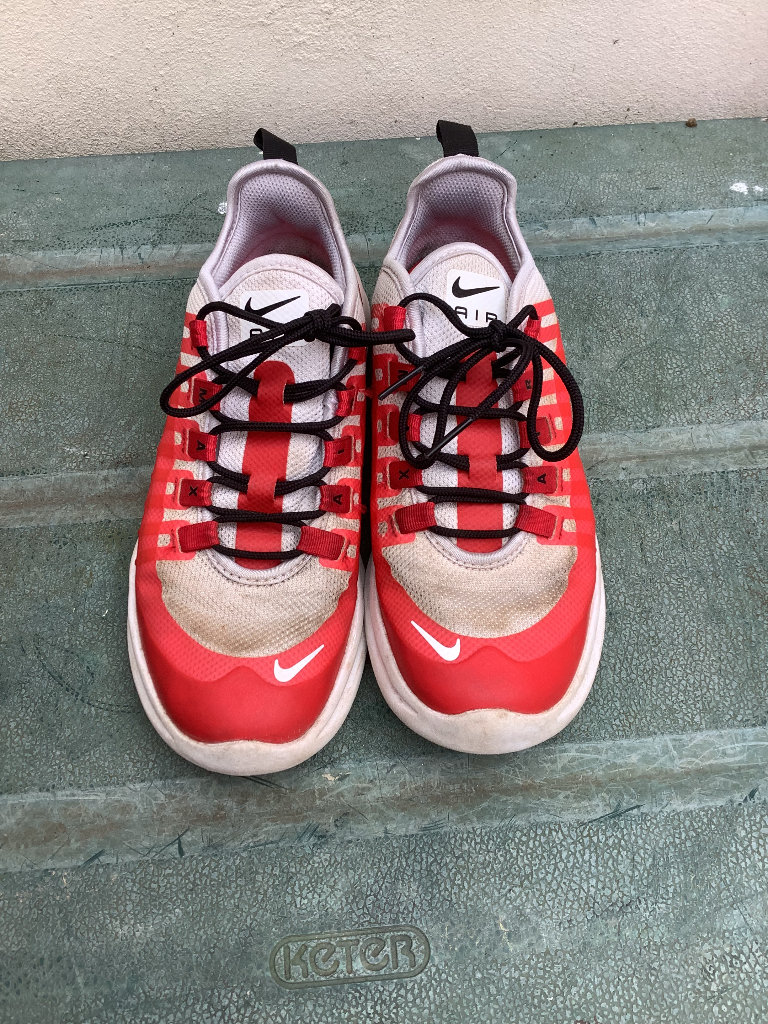Nike air max axis GS youth trainers or sneakers red & white uk 5.5 five half 