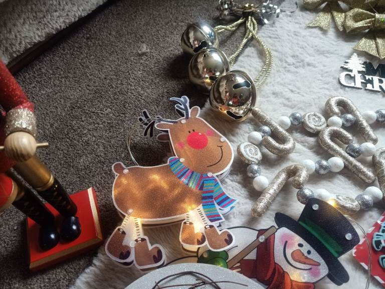 Job lot of wall and shelf some light upChristmas Decoration