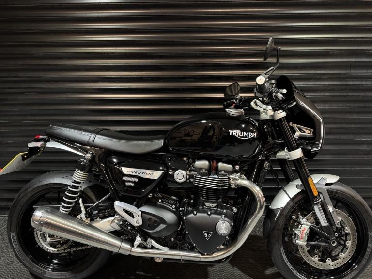 image for TRIUMPH SPEED TWIN 1200 Only 4965 Miles -Fairing  Tail Tidy 
