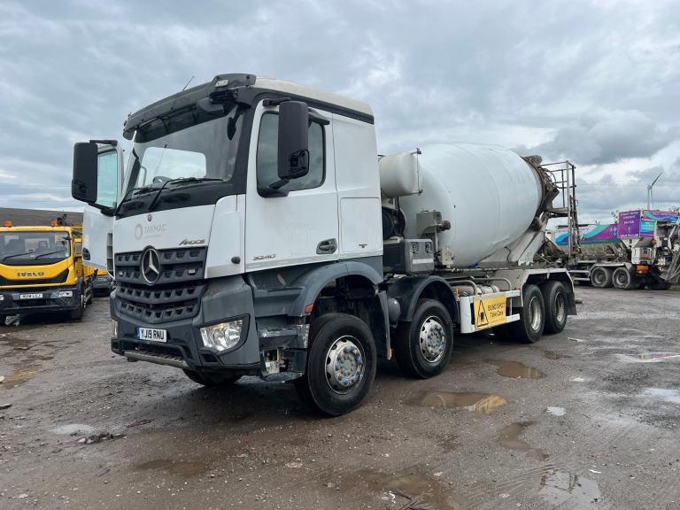 Mercedes-Benz Arocs 3240 8X4MIXER, SLEEPER , AUTO , DE BUF EQUIPMENT 