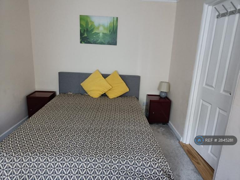 1 bedroom in Bedster Gardens, West Molesey, KT8 (#2845281)