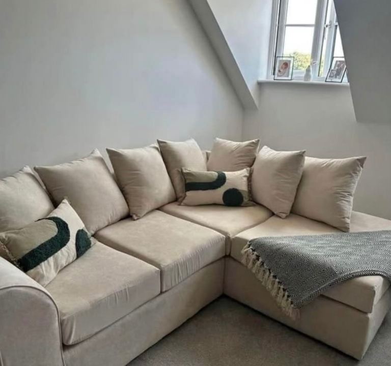 1x 4x Seater Right Hand Corner Sofa Colour Cream