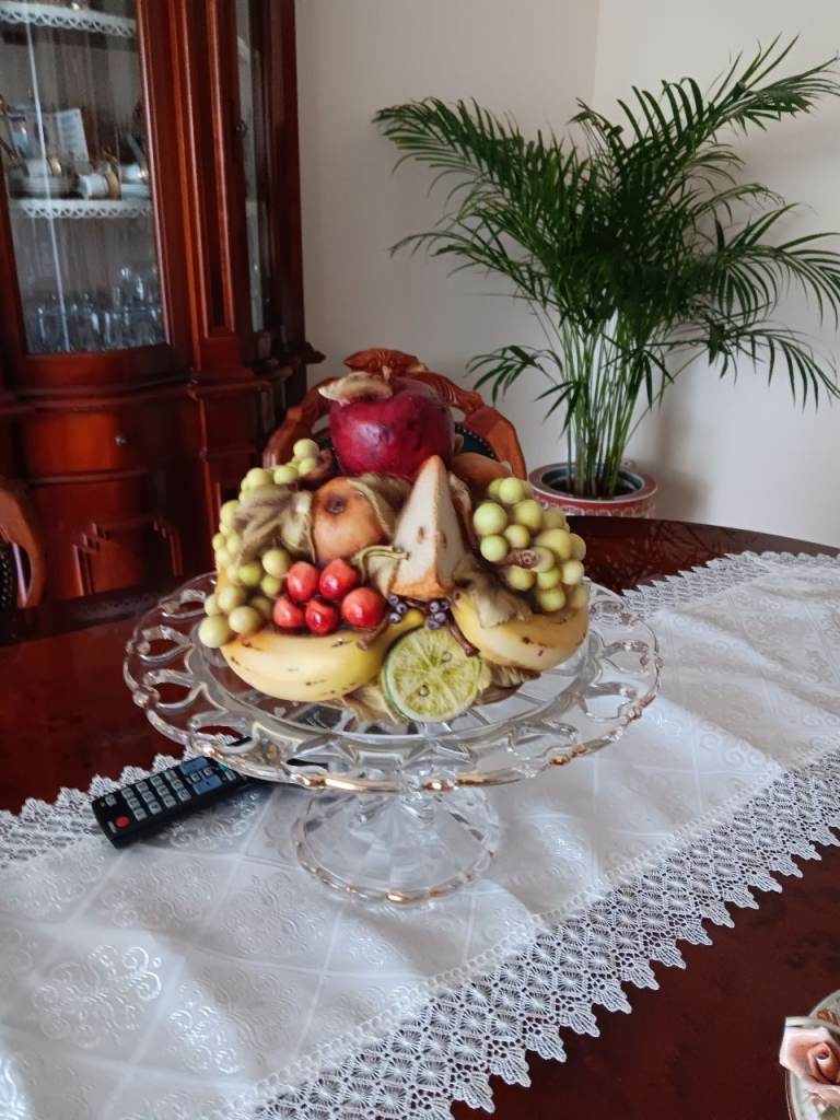 Glass Pedestal Fruit Bowl / Decorative Display Bowl – Good Condition